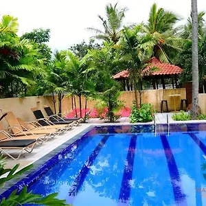 Hotel Maple Village By Travel Corners **